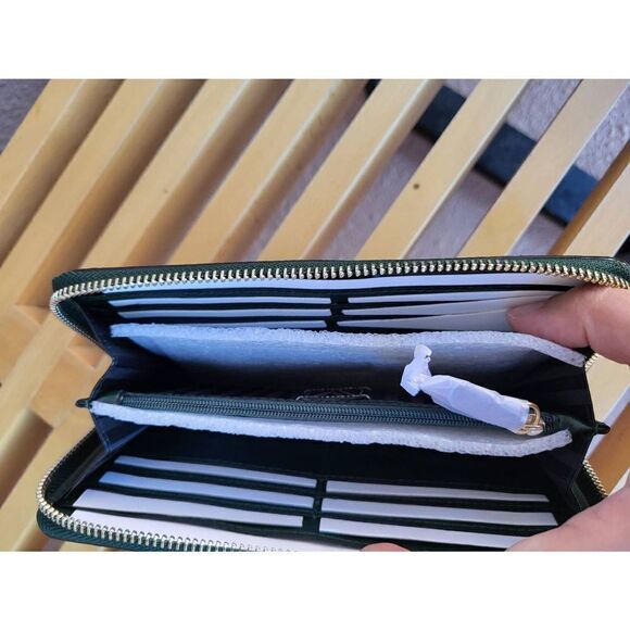 Last one!Nwt Victoria's Secret croc green big wallet - Picture 3 of 3